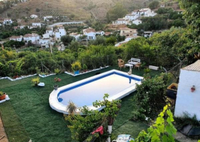 Hermosa Casa con Piscina y Gran Vista a la Montaña, Vinuela